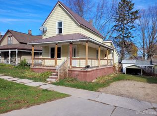 908 W Superior St, Munising, MI 49862