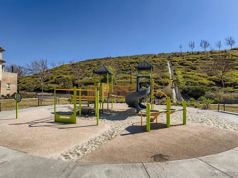 Pacifica Way — Photo 14