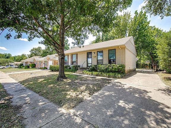 3rd image of 2321 Newcastle Dr