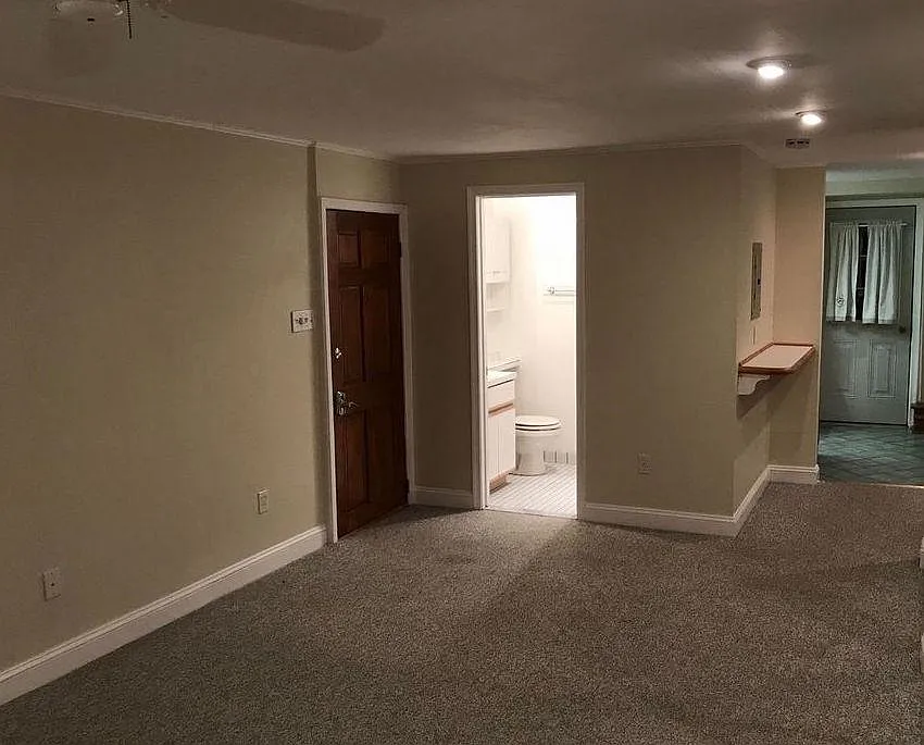 Building Photo - 108 Morton Ave #7