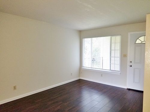 2nd image of 236 Sacramento St APT 2