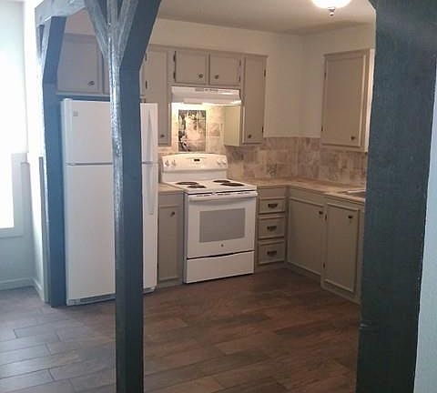 4th image of 1415 N Park St