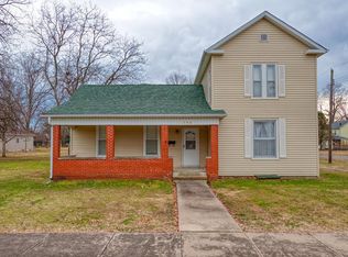 733 School St, Carrollton, IL 62016