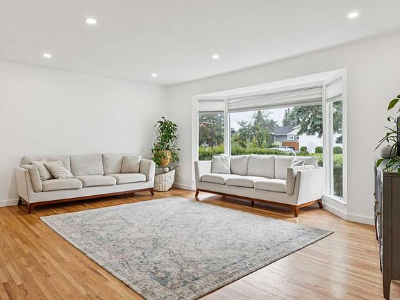 4th image of 10719 N Mapleglen Cres SE