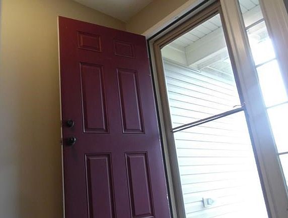 4th image of 555 Poplar Ln