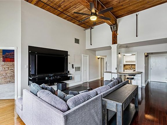 5th image of 1107 S Peters St APT 302