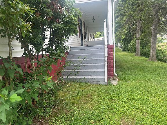 4th image of 22 Arch Barrett Dr