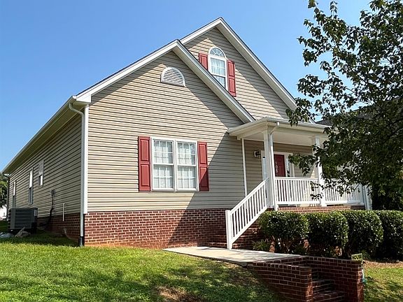 2nd image of 105 Wyndsong Pl