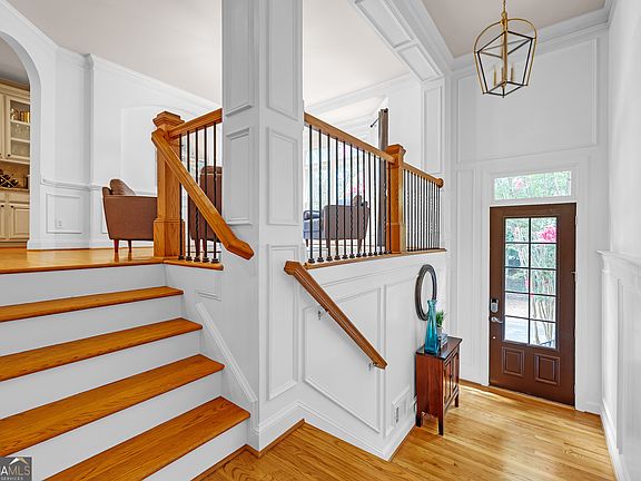 4th image of 2614 Long Pointe