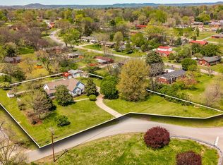1125 Lakeshore Dr, Gallatin, TN 37066