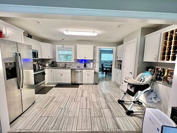 4th image of 2422 Roberts Dr #2422