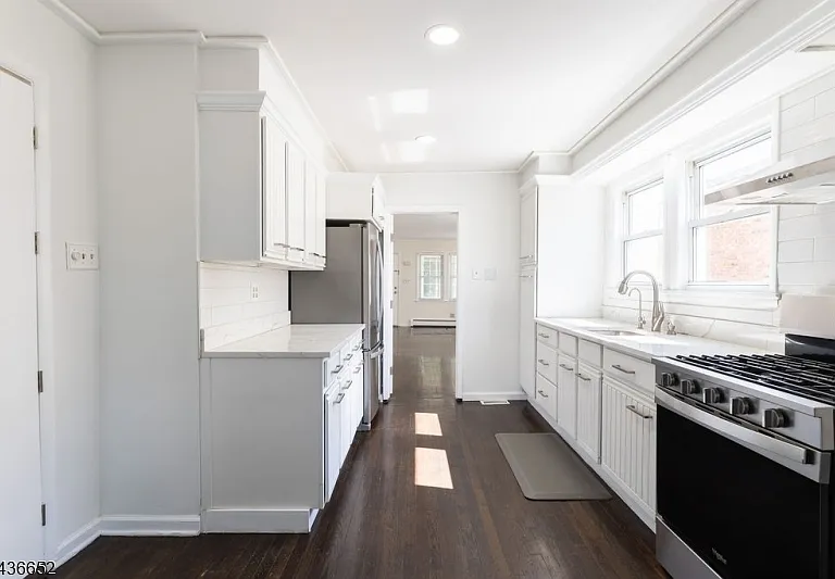 210 Globe Ave — Photo 5