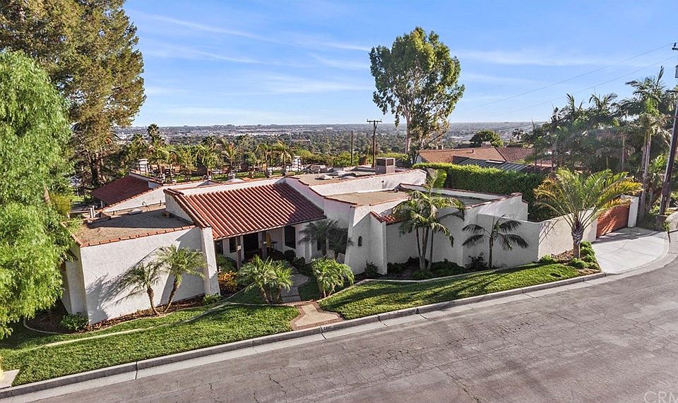 2nd image of 1120 Miramar Pl