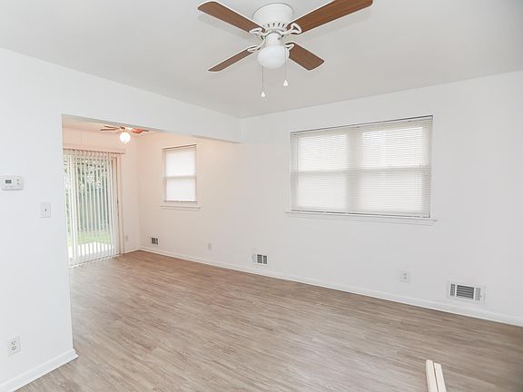 3rd image of 9468 Phillip Ave