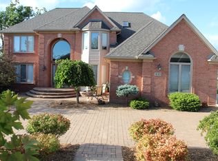 3019 Mangrove Dr, Sterling Heights, MI 48314