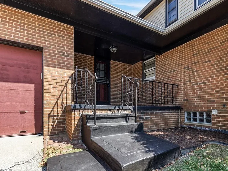 2348 Saybrook Rd — Photo 4