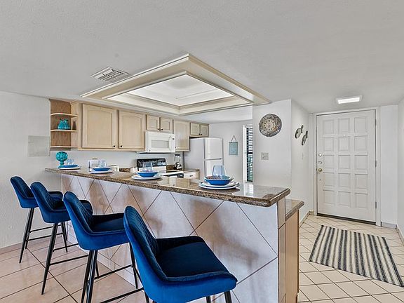 5th image of 404 Padre Blvd Unit 606