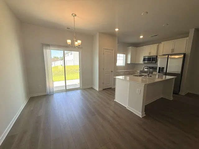 121 Bartlett Dr — Photo 37