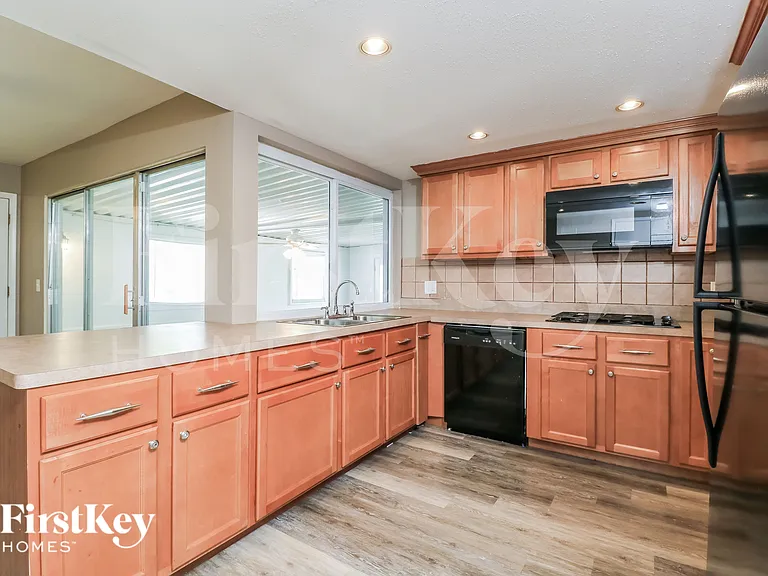 3598 Whispering Woods Dr — Photo 6