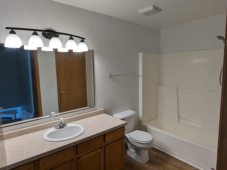 Upstairs full bath