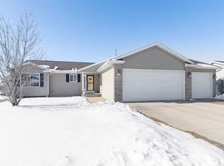 1022 Koudsi Blvd NW, Cedar Rapids, IA 52405