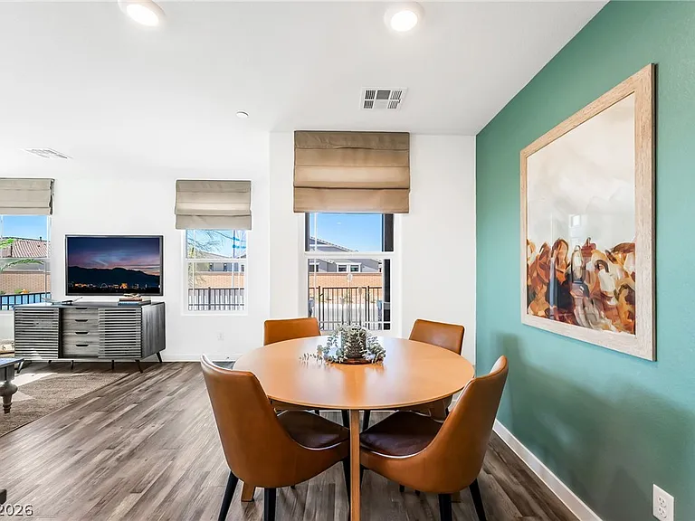914 Rosy Starling St — Photo 10