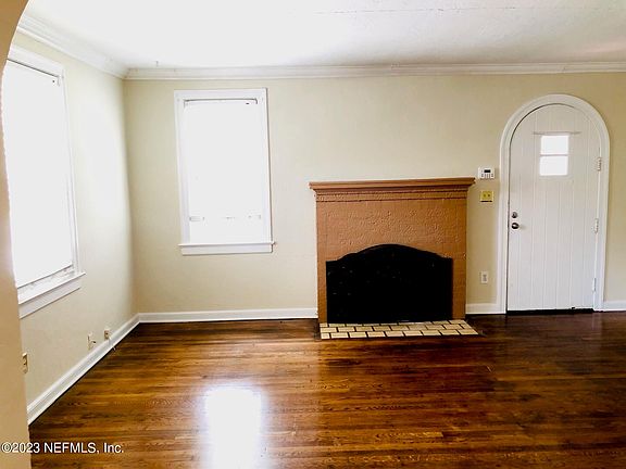 4th image of 3895 Park St