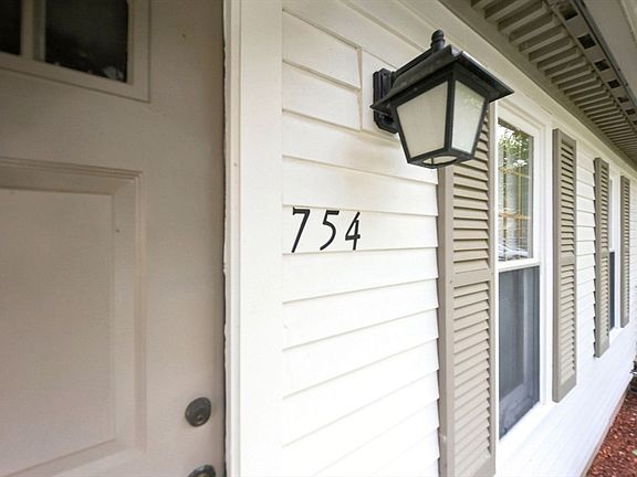 2nd image of 754 Wellman Ave Unit 754