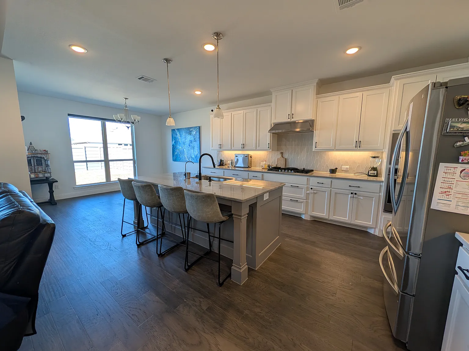 4 bed, 2700 sqft, $2,995 — Photo 3