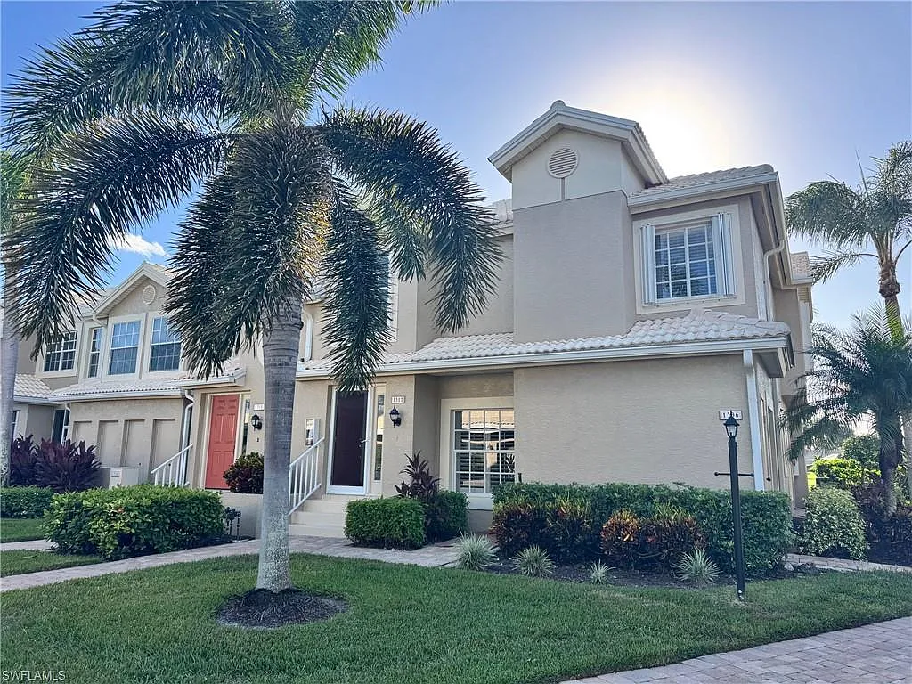 3 bed, 2.0 bath, 1312 sqft, $5,500 — Photo 2
