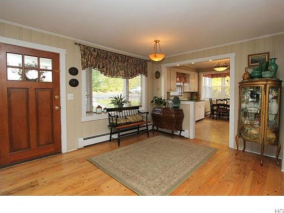 2nd image of 33 Crest Dr