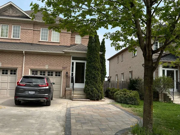 7227 Para Pl, Mississauga, ON L5W 1K4