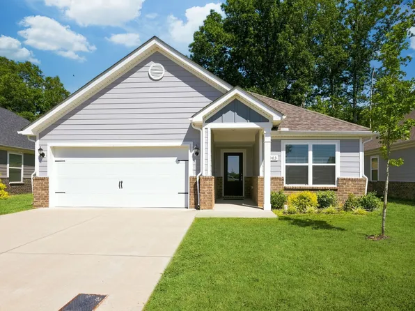 1003 Autumnwood Dr, Dickson, TN 37055