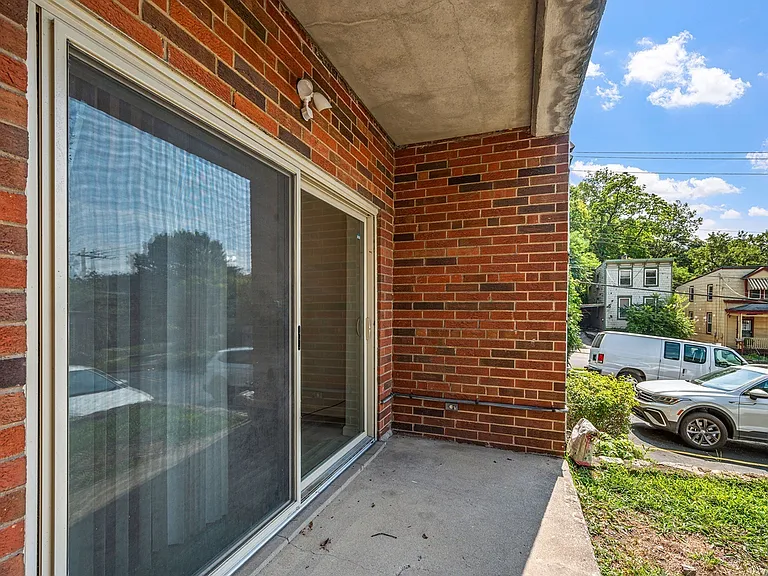 2935 Marshall Ave — Photo 8