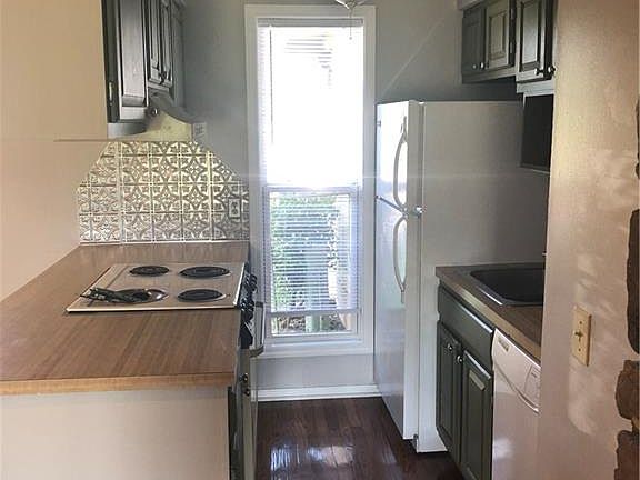 3rd image of 13819 Turnberry Ln #121