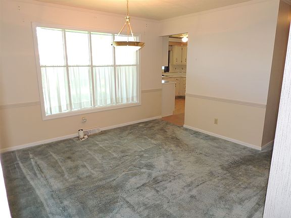 3rd image of 3938 Kensington Dr