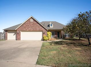 10207 E 101st Ct N, Owasso, OK 74055