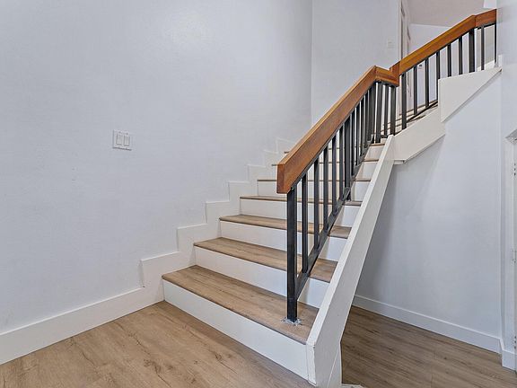 4th image of 204 Sea Oats Dr APT G