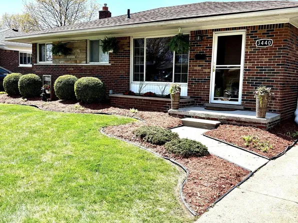 3440 Maidstone St, Trenton, MI 48183