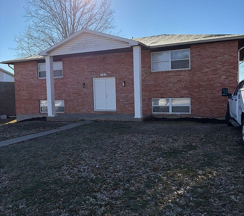 1st image of 722 Demaret Dr #B