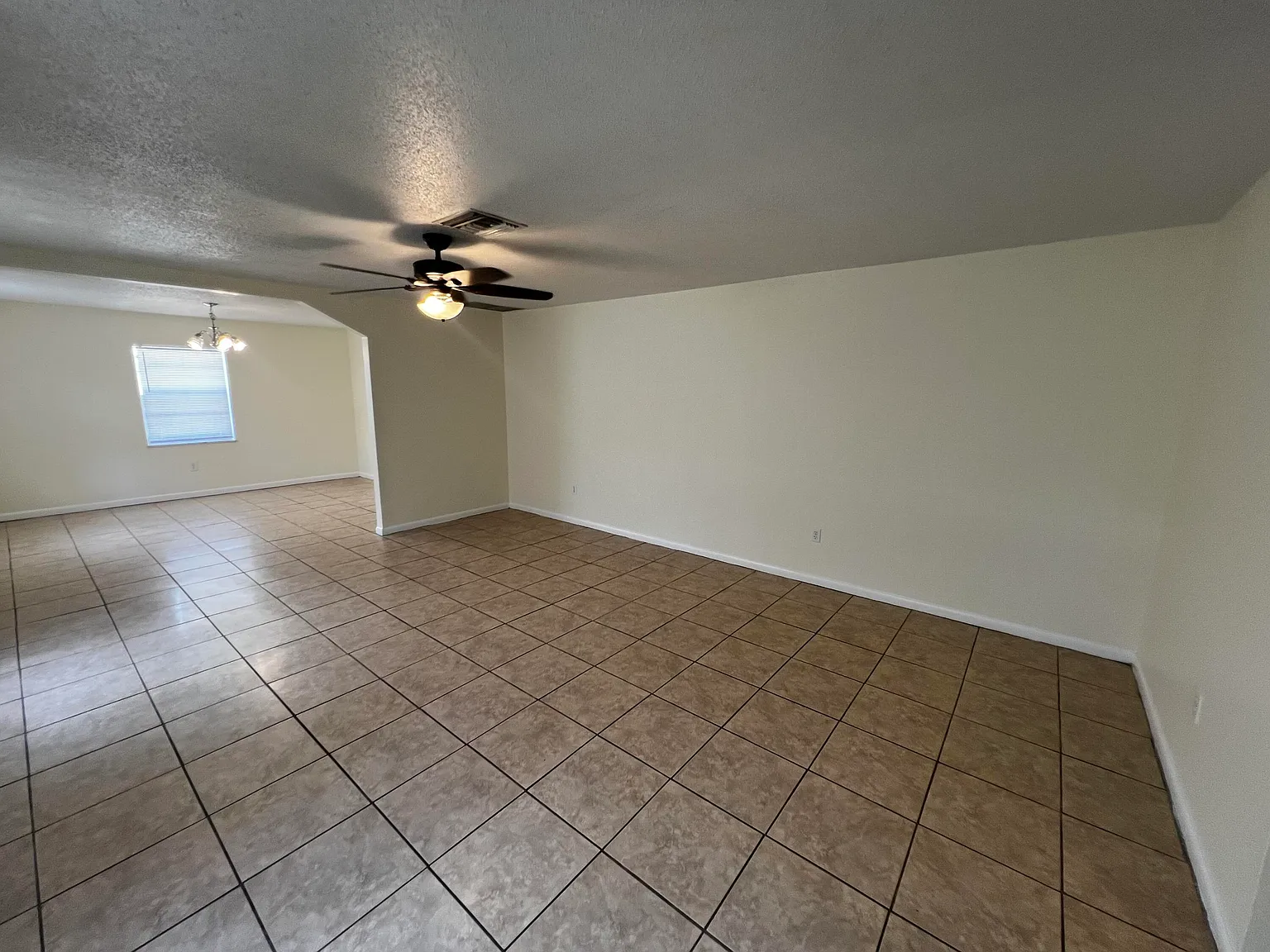 4 bed, 2.0 bath, 2214 sqft, $2,700 — Photo 3