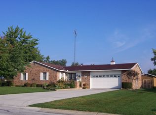 824 Carnation Dr, Wapakoneta, OH 45895