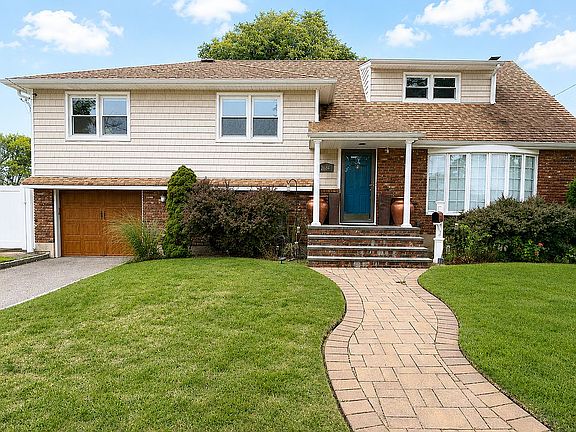 4th image of 2684 Howell St