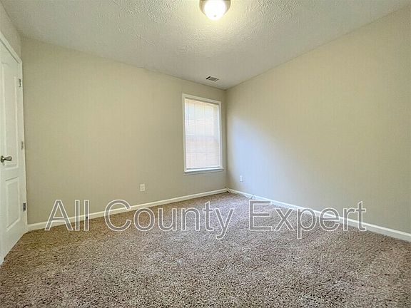 5th image of 2370 Temple View Ct