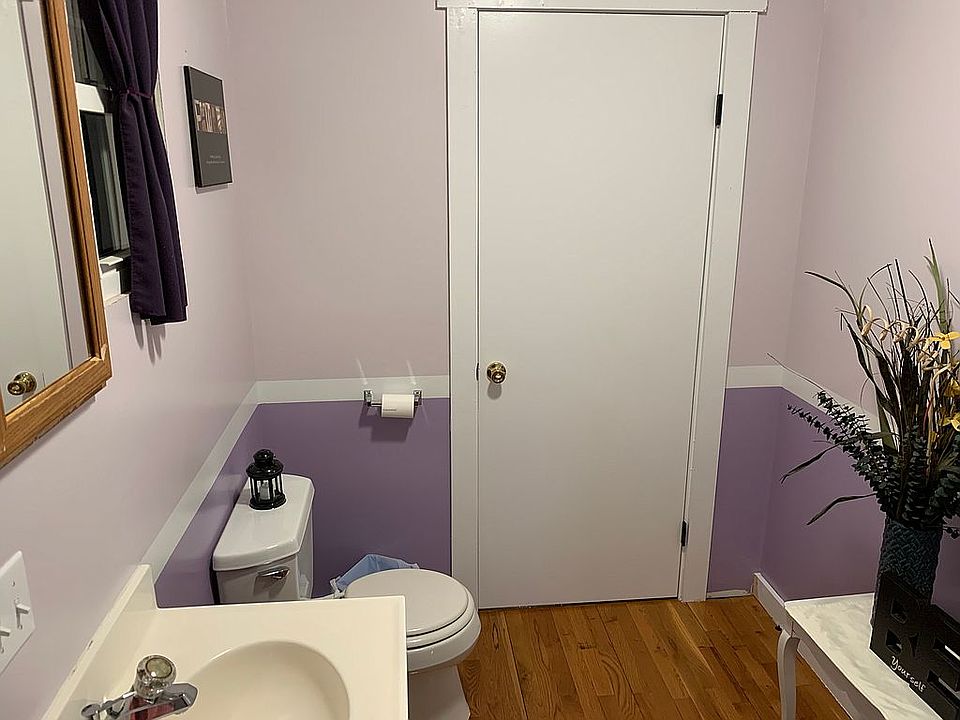 1/2 Bathroom 