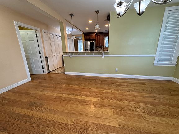 5th image of 204 Washington St #B