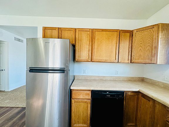 4th image of 309-311 W Elm St #311-1201