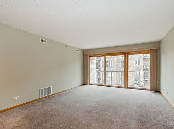 3rd image of 480 E Montrose Ave APT 305