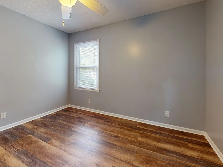 2401 Knickerbocker Dr — Photo 2
