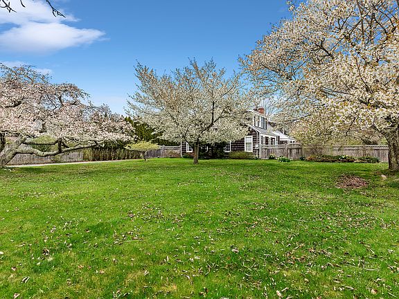 2nd image of 139 Meetinghouse Ln